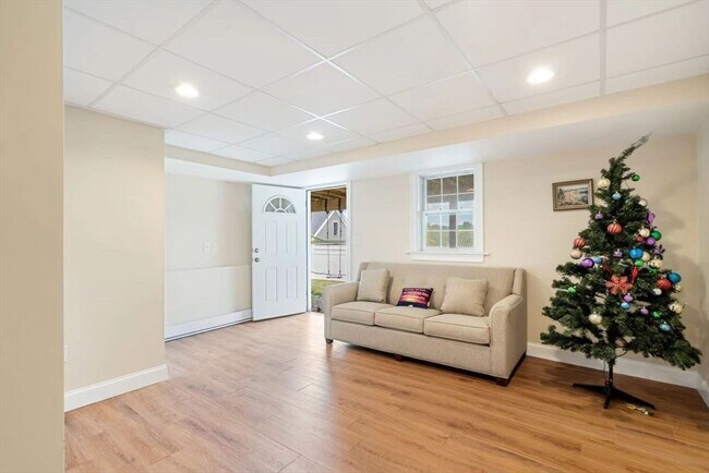 Foto del edificio - 83 Orient Ave