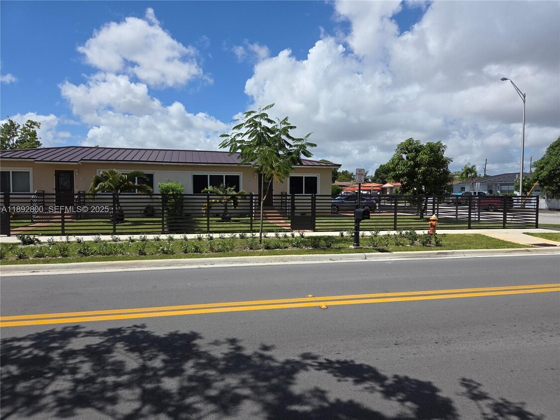 Building Photo - 1680 E 5th Ave