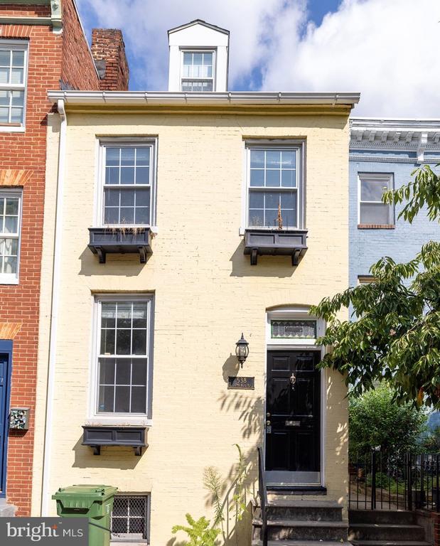 Building Photo - 538 South Paca St
