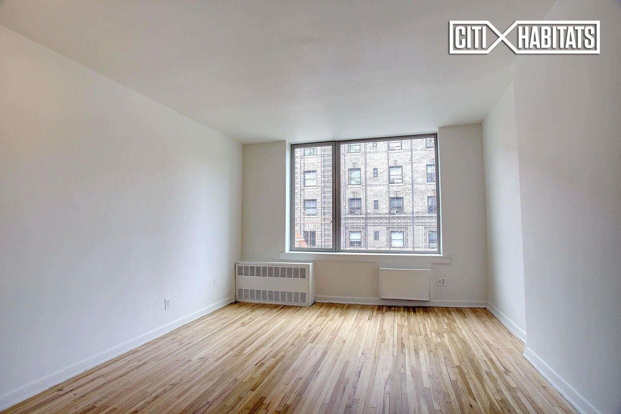 Primary Photo - 326 Columbus Ave