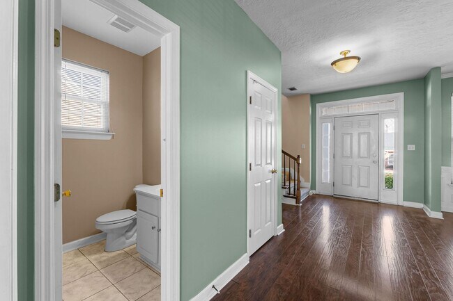 Building Photo - 832 Prairie Ln