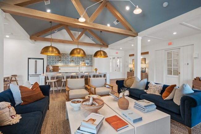 Building Photo - Hawthorne Palmetto