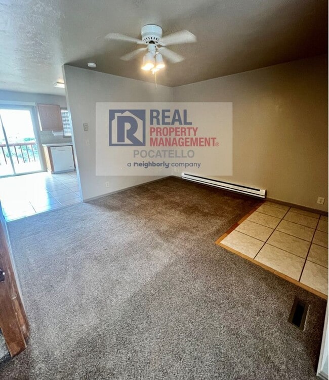 Foto del edificio - 3 bed 1.5 Bath Duplex - 1 Car Garage