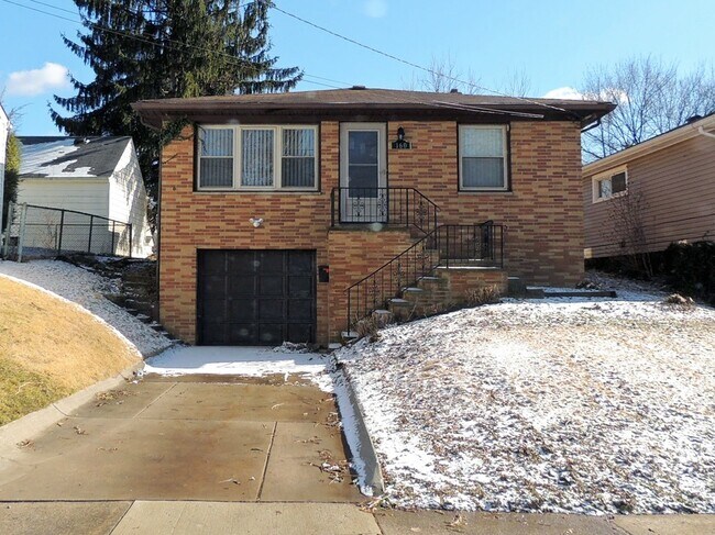Foto del edificio - 3 Bed - 1 Bath Ranch for Rent in Bedford |...