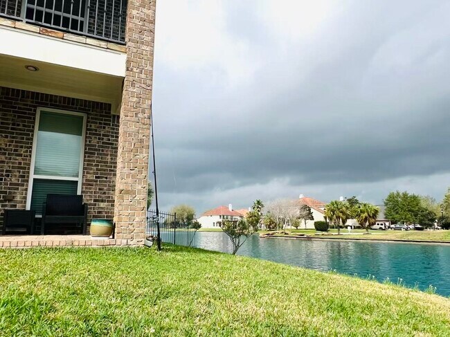 Foto del edificio - 14303 Tasmania Ct