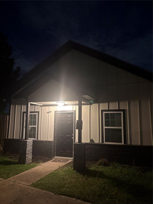 Foto del edificio - 3209 Ennis St