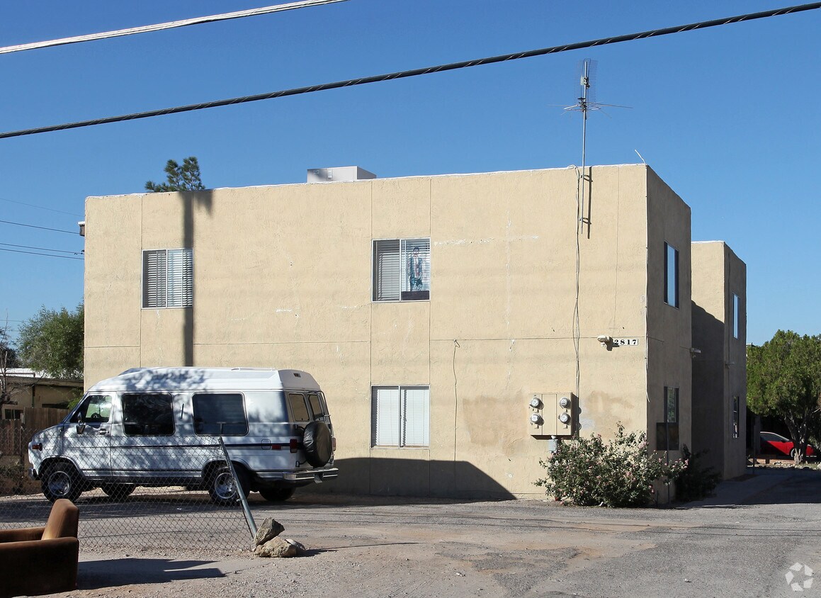Primary Photo - 2817 N Castro Ave