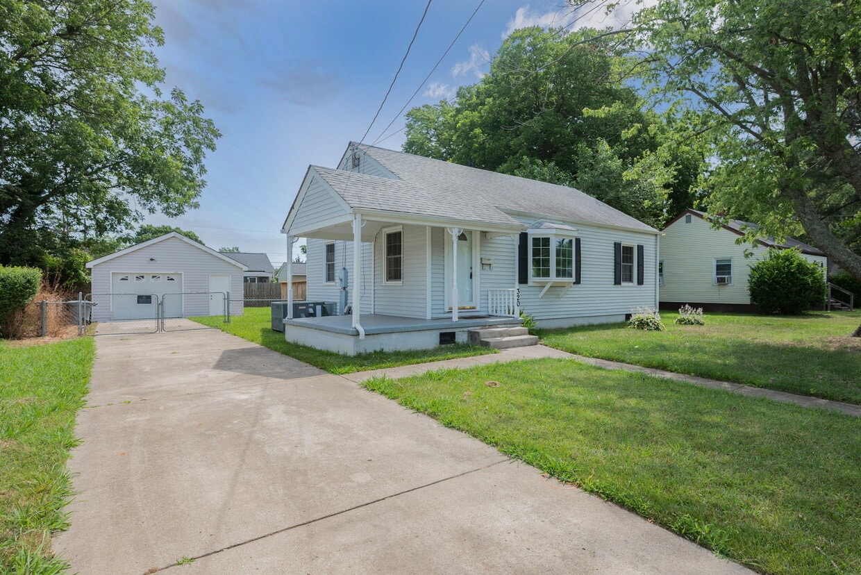 Primary Photo - 320 Darby Ave