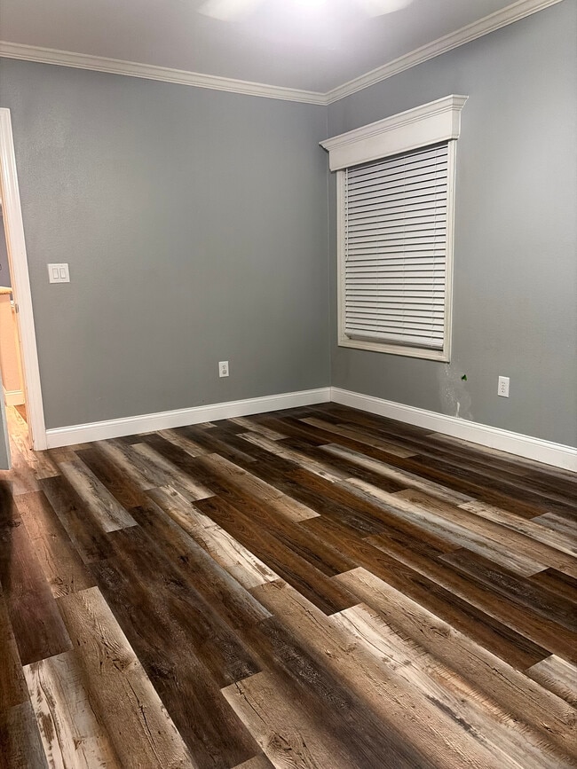 Building Photo - 511 S California St