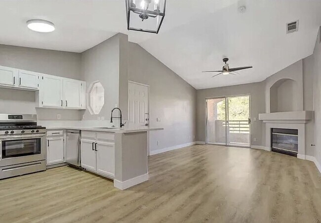 Foto del edificio - ***JUST REDUCED & AVAILABLE NOW!!!*** 1 Bed / 1 Bath Condo located in Spring Valley, NV