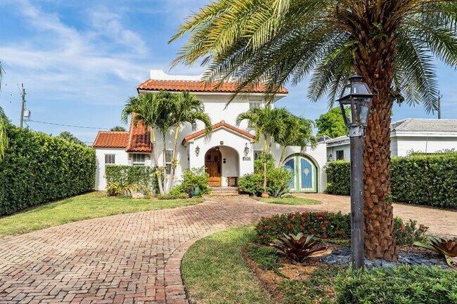 Building Photo - 626 N Palmway