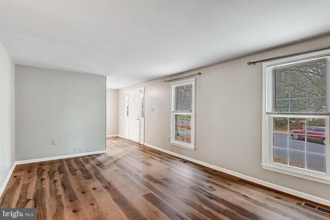 Foto del edificio - 5847 New England Woods Dr