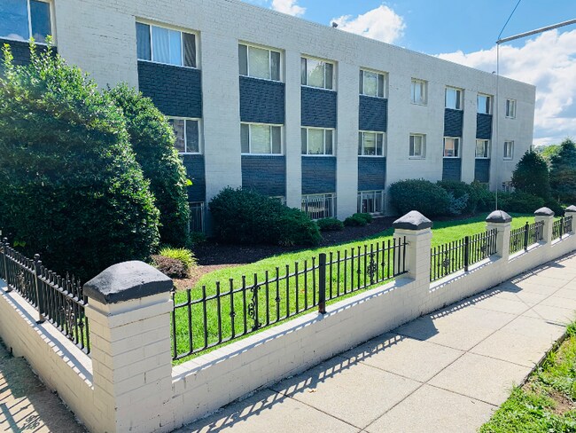 Photo - 3030 30th St SE House