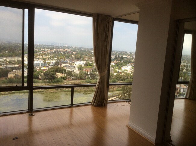 Foto del edificio - 6430 Orange St