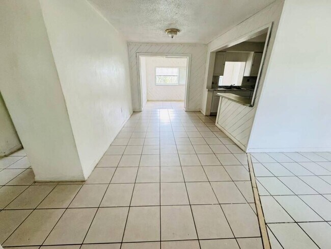 Foto del edificio - 6400 NW 30th St