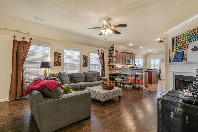 Foto del edificio - 9109 Holliday Ln