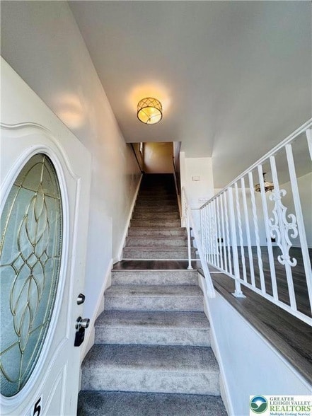 Foto del edificio - 235 Vista Dr