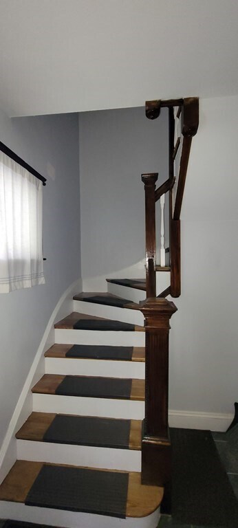 Building Photo - 736 Norwest Dr