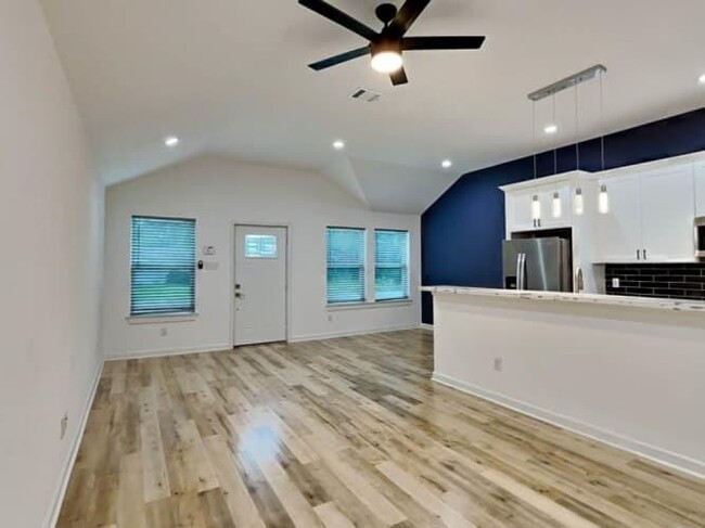 Building Photo - 5202 Northridge Dr