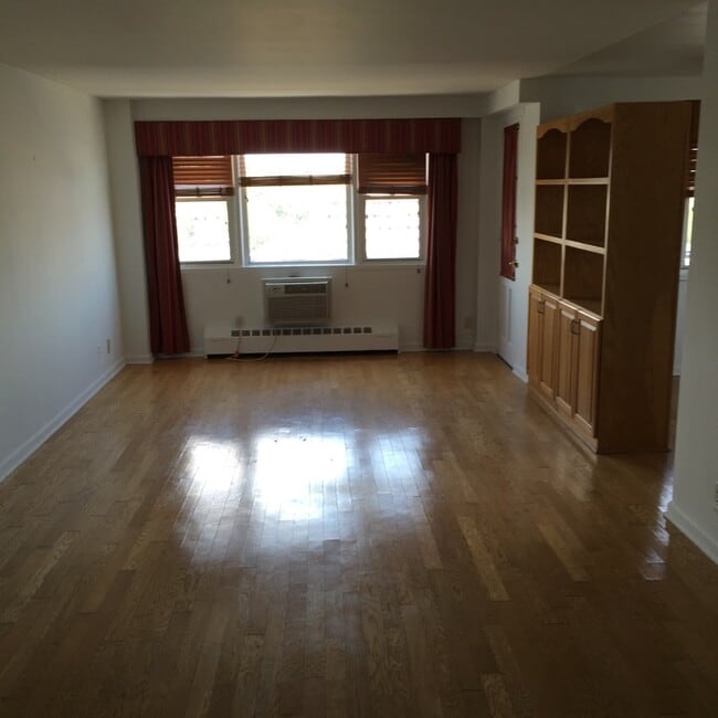 Building Photo - 444 Bedford Street
