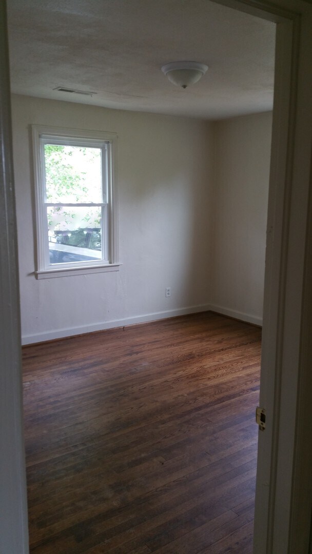 Foto del edificio - 1806 Watts Ln