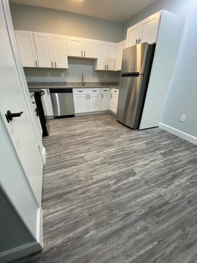 Building Photo - 7548 Oak Chase