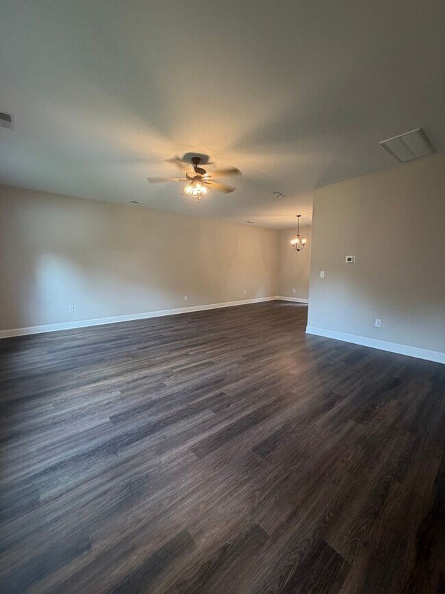 Foto del edificio - 1711 Golf Club Ln NW