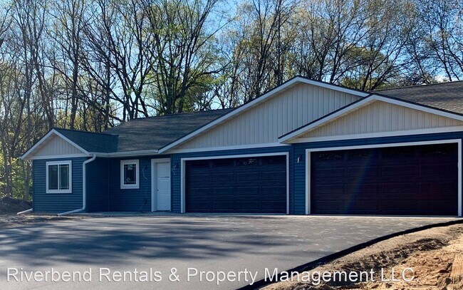 Building Photo - 114-116 Hickory Ln