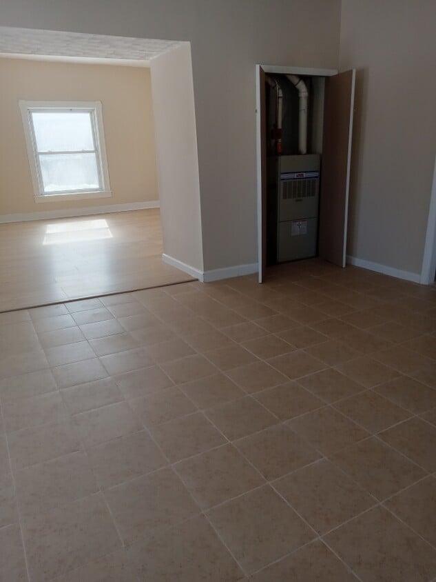 Building Photo - 27 Thornley St