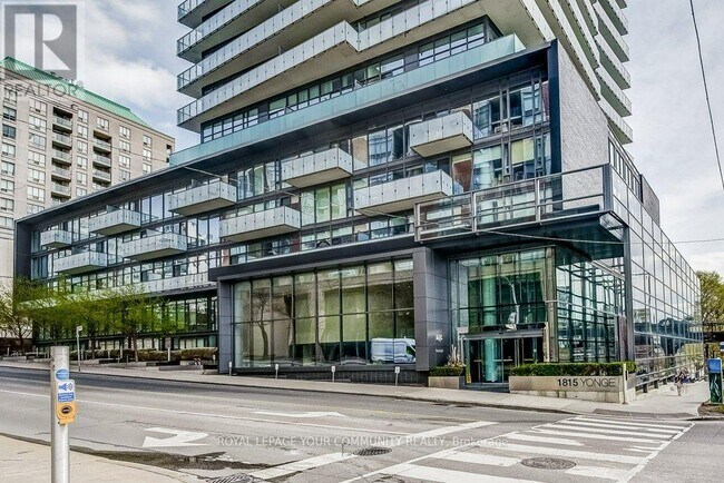 Photo du bâtiment - 1815-1815 Yonge St