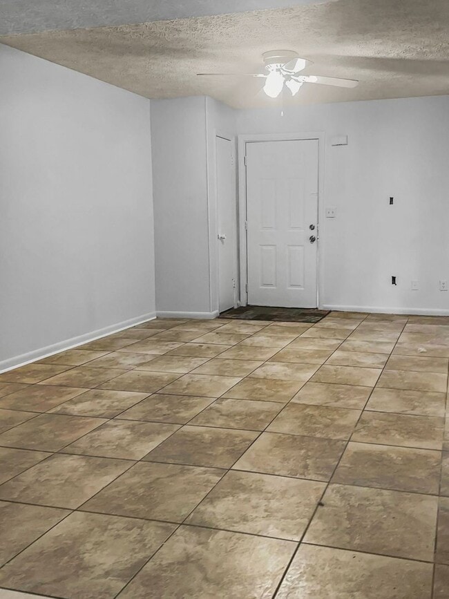 Foto del edificio - 115 Twin Lakes Dr