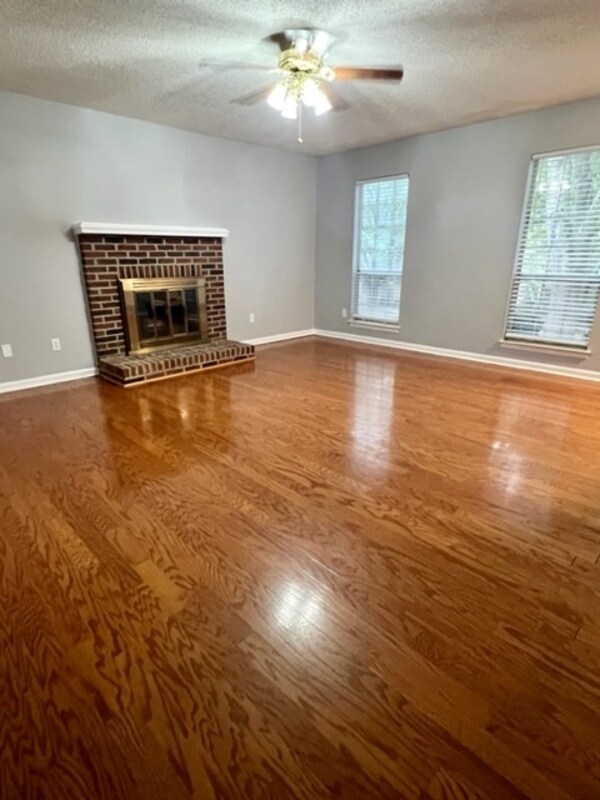 Foto del edificio - 7321 Captain Neal Ln