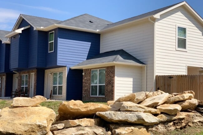 Building Photo - 826 Alexander Rd