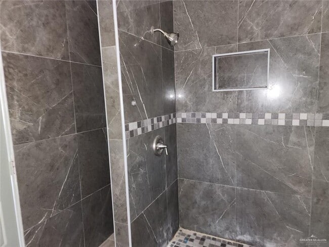 Building Photo - 20 Thornton St