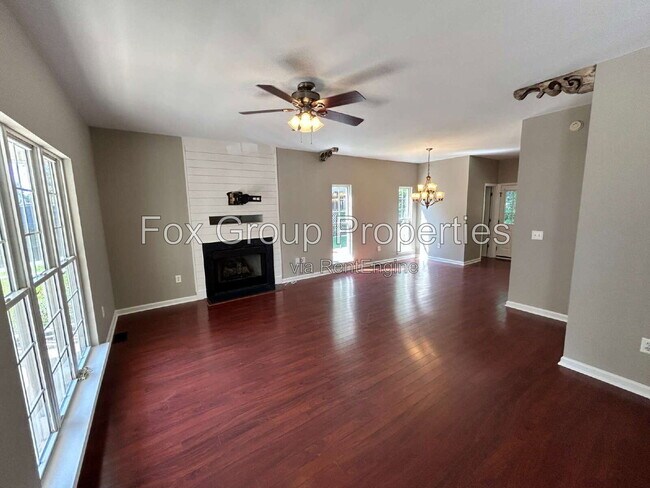 Foto del edificio - 1547 Cambridge Heights Pl NW