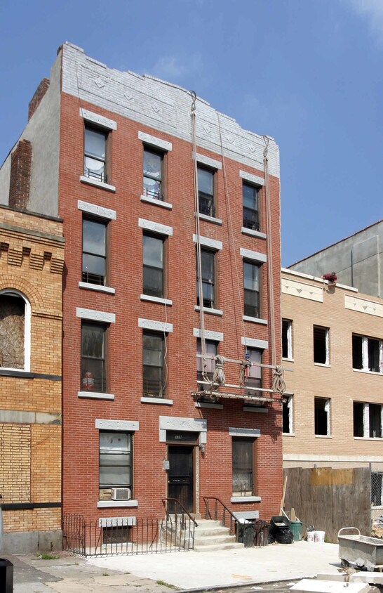 Primary Photo - 139 Jefferson Ave