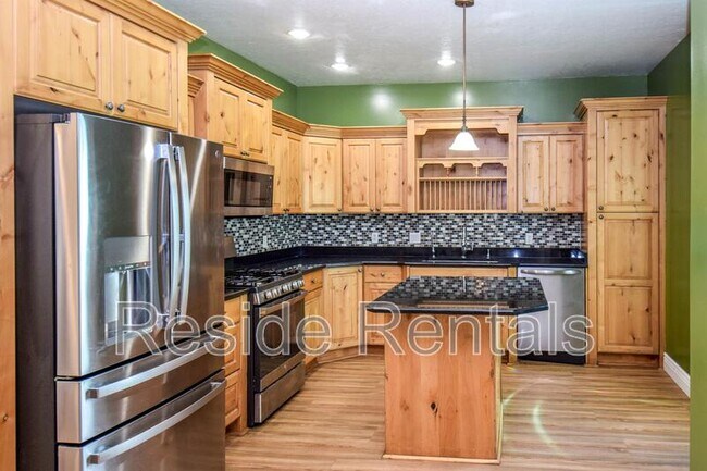 Foto del edificio - 1020 N 130 W