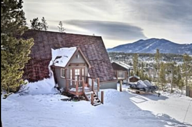 Building Photo - Colorado Dr