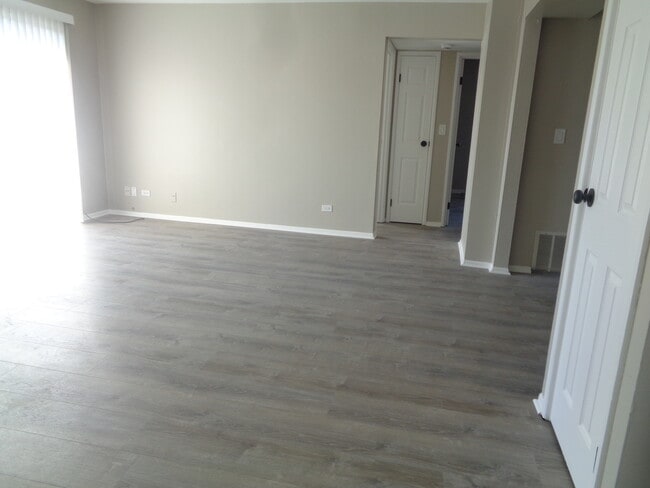 Building Photo - 12741 S La Crosse Ave