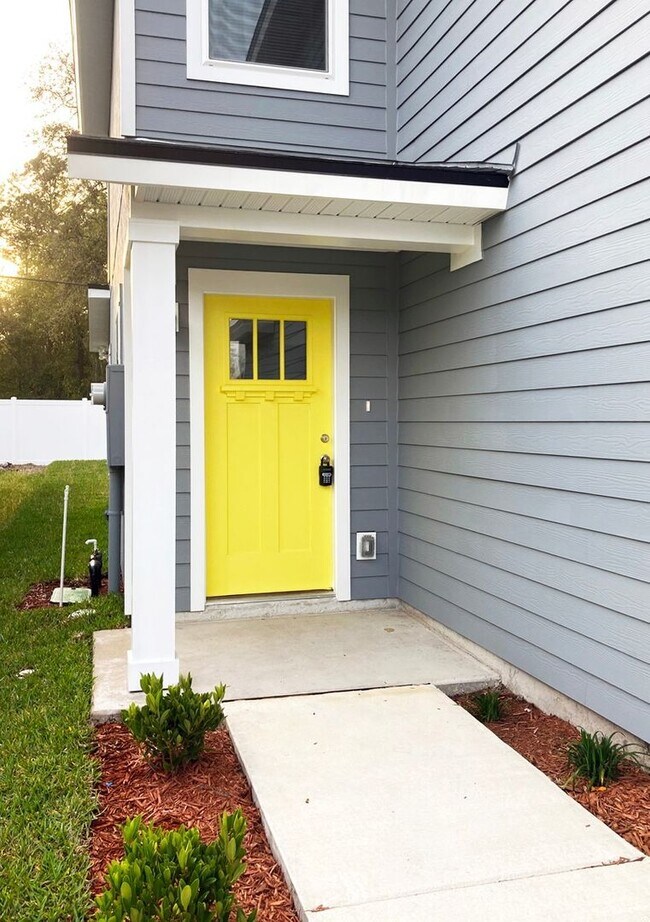Foto del edificio - Roomy 3BR Home in NW Jacksonville – 2.5 Ba...