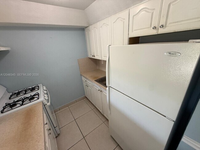 Building Photo - 1350 W 53rd St