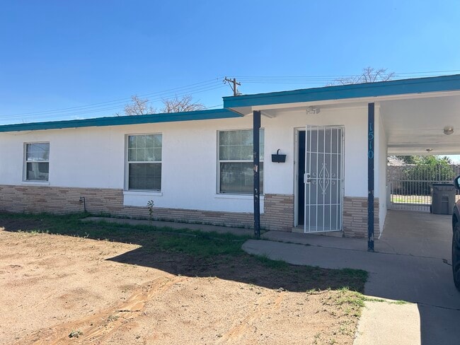 Building Photo - 1510 Dennis Cir
