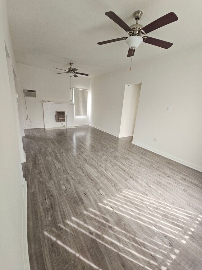 Foto del edificio - Remodeled 2 Bedroom Unit !