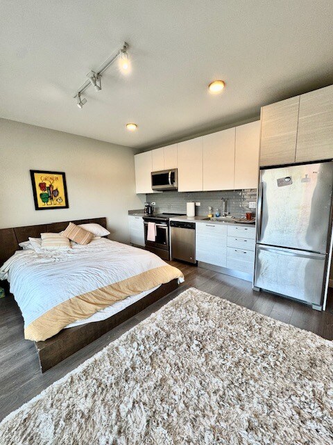 Foto del edificio - 2407 W Eastwood Ave