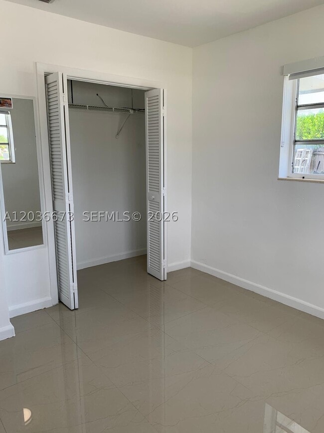 Building Photo - 2025 SW 84th Ave
