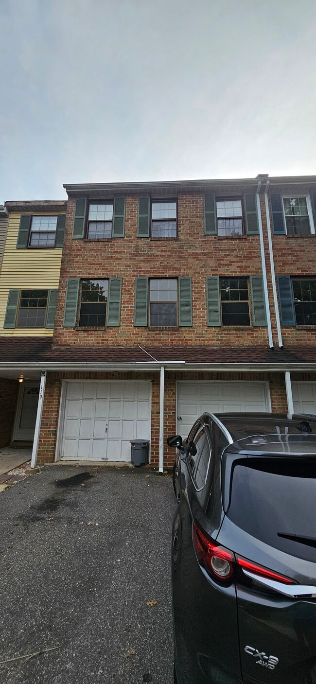 Building Photo - 119A Chaucer Rd