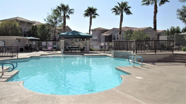 Building Photo - Two bedroom two bathroom ground floor condo in gated Chateau Nouveau with no carpeting!