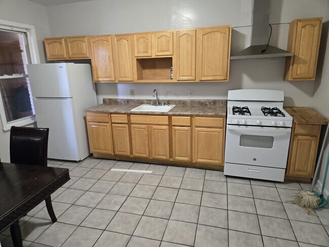 Foto del edificio - 325-329-329 Grand St