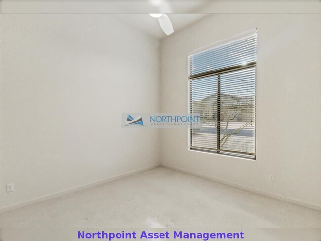 Building Photo - 4 bed, 3 bath in a Must-Have location