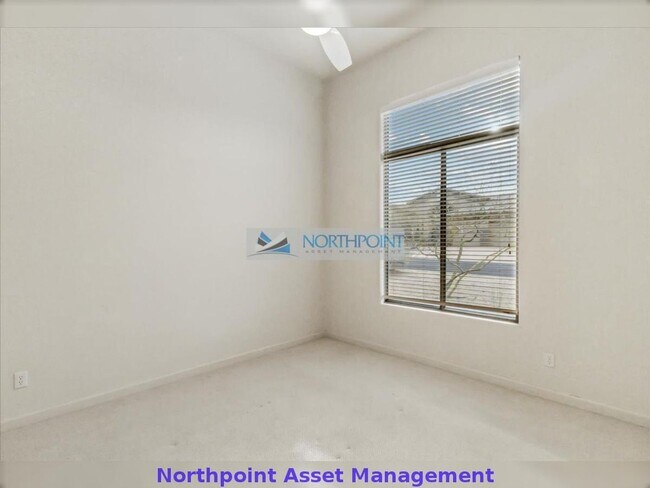 Foto del edificio - 4 bed, 3 bath in a Must-Have location